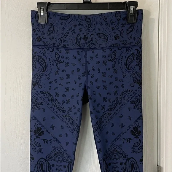 Athleta Like New Elation Textured 7/8 Tight Leggings Navy Floral Boho Size Small - Picture 6 of 11